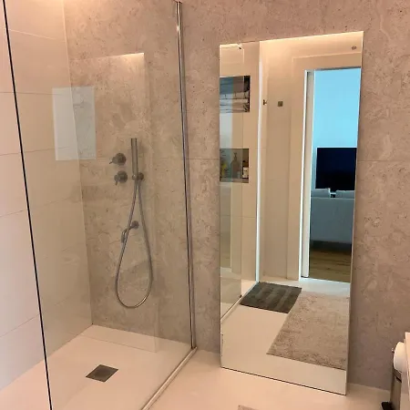 Sunny Urban Retreat With Private Terrace In Campo De Ourique Апартаменты *