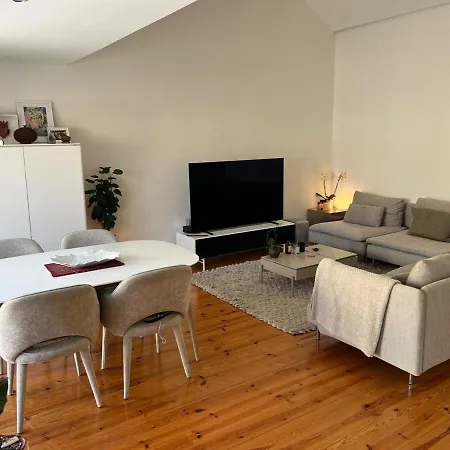 Sunny Urban Retreat With Private Terrace In Campo De Ourique * Bicas