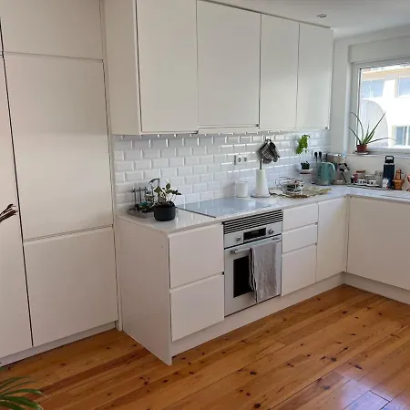 Sunny Urban Retreat With Private Terrace In Campo De Ourique