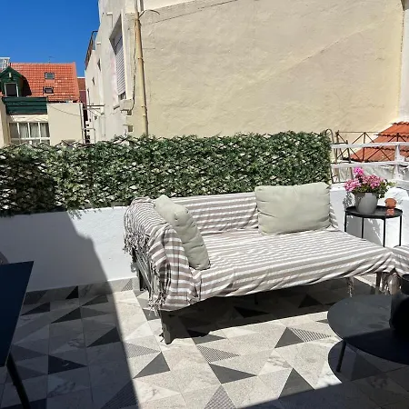 Sunny Urban Retreat With Private Terrace In Campo De Ourique Апартаменты *
