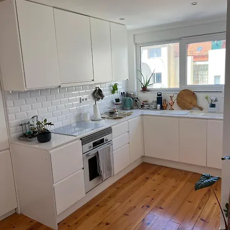 Sunny Urban Retreat With Private Terrace In Campo De Ourique Appartement *