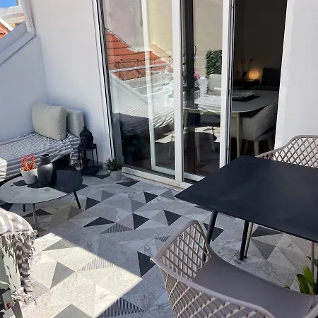 Sunny Urban Retreat With Private Terrace In Campo De Ourique Апартаменты Bicas