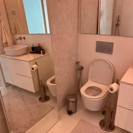 Sunny Urban Retreat With Private Terrace In Campo De Ourique *