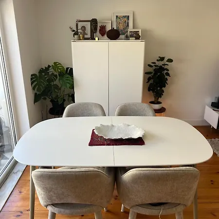 Sunny Urban Retreat With Private Terrace In Campo De Ourique Апартаменты