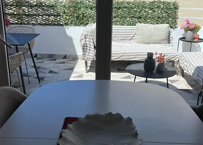 Sunny Urban Retreat With Private Terrace In Campo De Ourique Апартаменты *