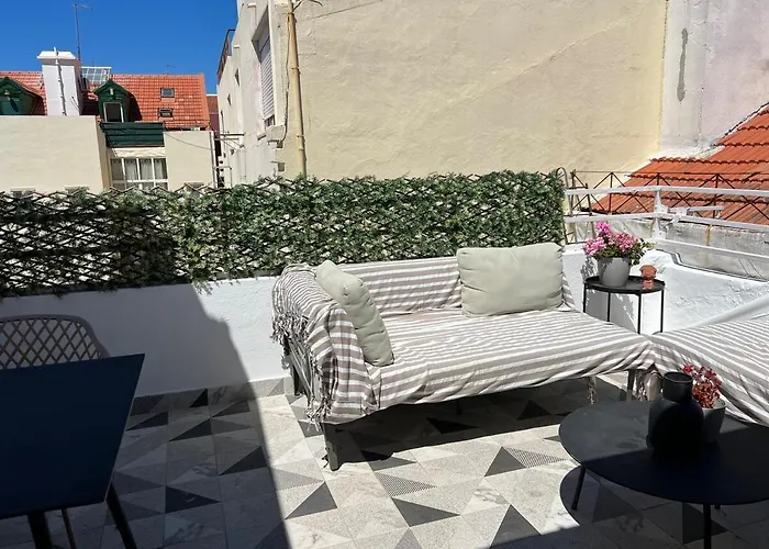 Sunny Urban Retreat With Private Terrace In Campo De Ourique Appartement *