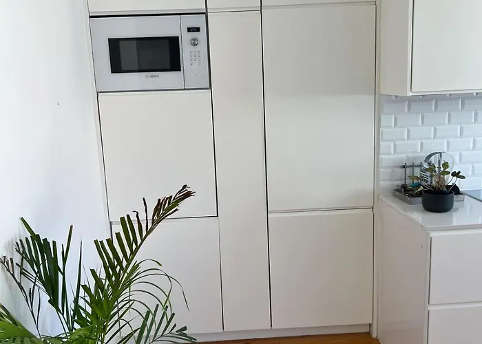 Sunny Urban Retreat With Private Terrace In Campo De Ourique