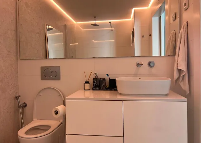 Sunny Urban Retreat With Private Terrace In Campo De Ourique Bicas