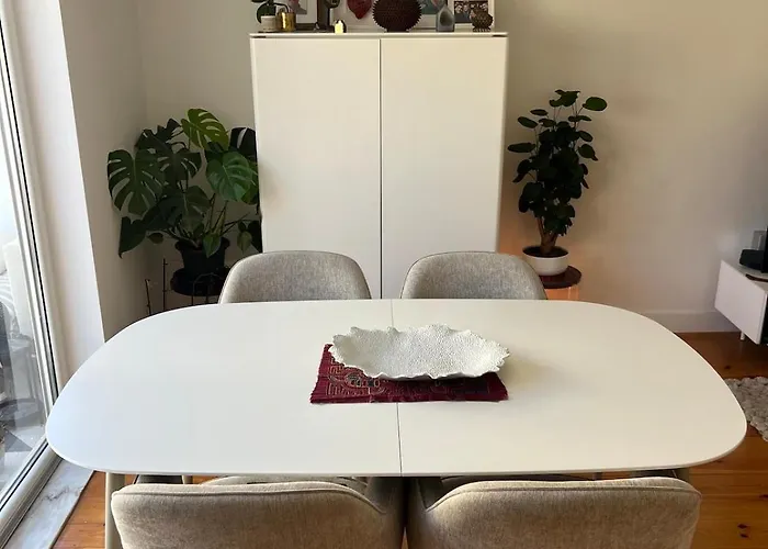 Sunny Urban Retreat With Private Terrace In Campo De Ourique 아파트