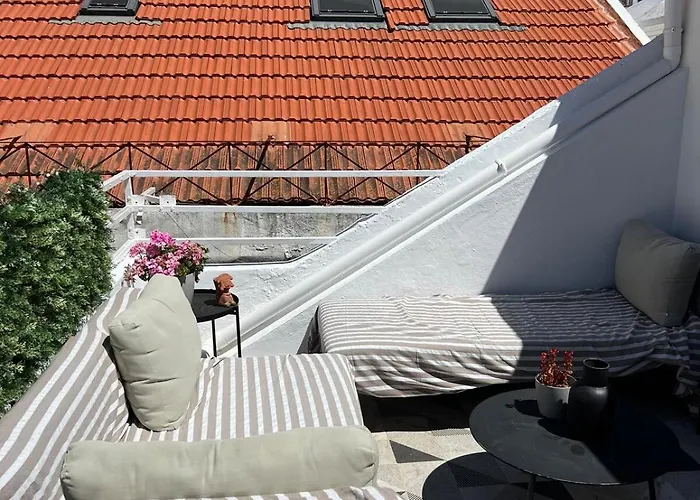 Sunny Urban Retreat With Private Terrace In Campo De Ourique Апартаменты Bicas